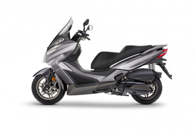 prueba-kymco-grand-dink-125i-300i-abs-presentacion_pf_81226.jpg